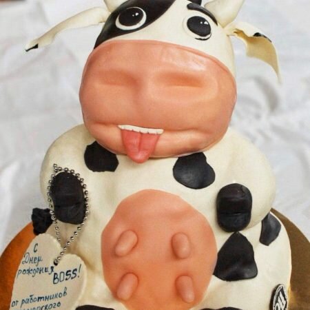 На фото корпоративный торт в виде коровы, производителя кондитерских изделий на заказ Шарлотка.